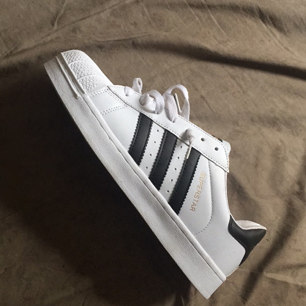 Nice clean adidas shell toes‼️💯 ONLY WORN ONCE